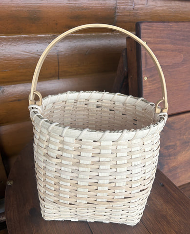 12/28/2025 - SAM'S PIZZA -(SCHOFIELD) -CONTINUOUS WEAVE BASKET w/Mountain Swing Handle